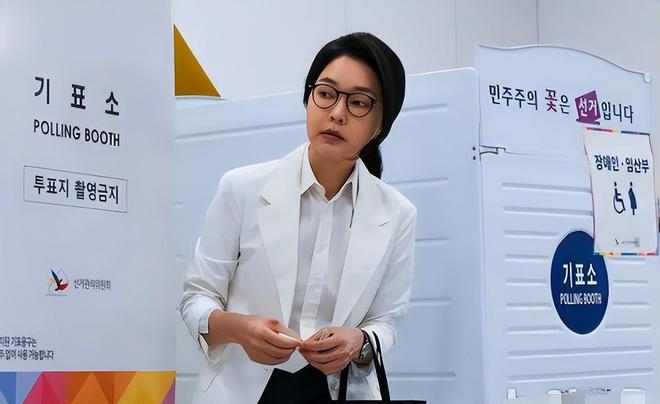 岁金建希后才发现自然脸和整容脸差距很明显AG旗舰厅网站入口看到59岁金惠景和53(图6)