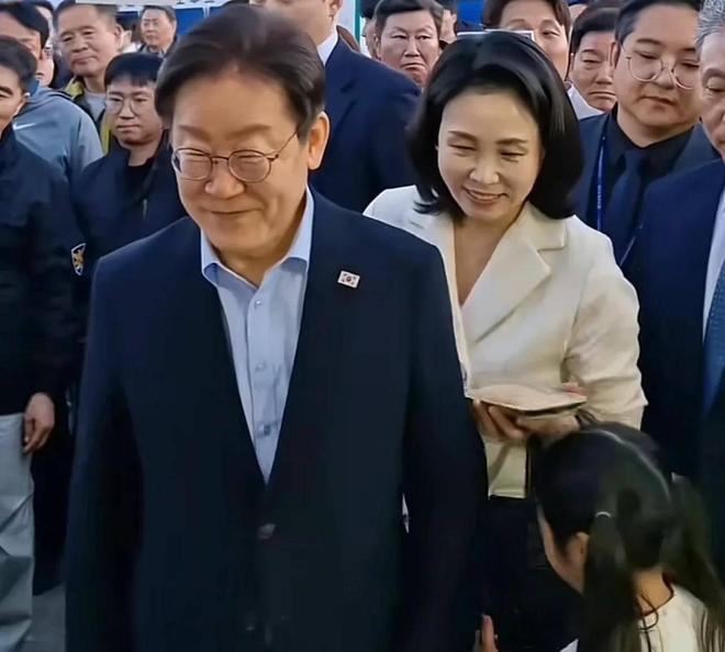 岁金建希后才发现自然脸和整容脸差距很明显AG旗舰厅网站入口看到59岁金惠景和53(图13)