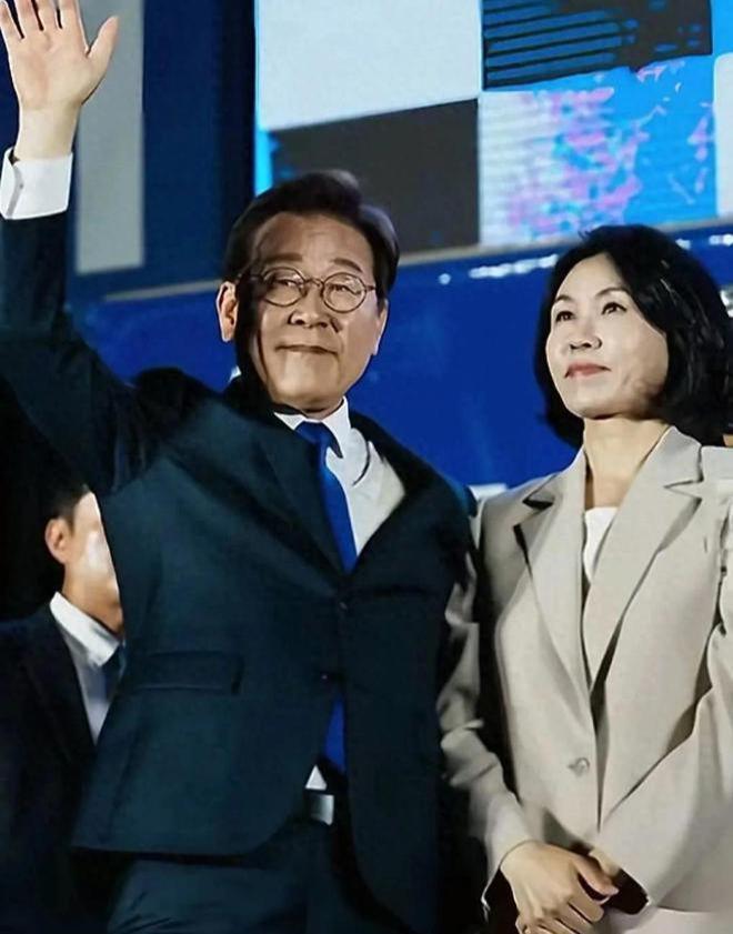 岁金建希后才发现自然脸和整容脸差距很明显AG旗舰厅网站入口看到59岁金惠景和53(图21)