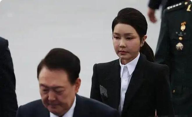 岁金建希后才发现自然脸和整容脸差距很明显AG旗舰厅网站入口看到59岁金惠景和53(图23)